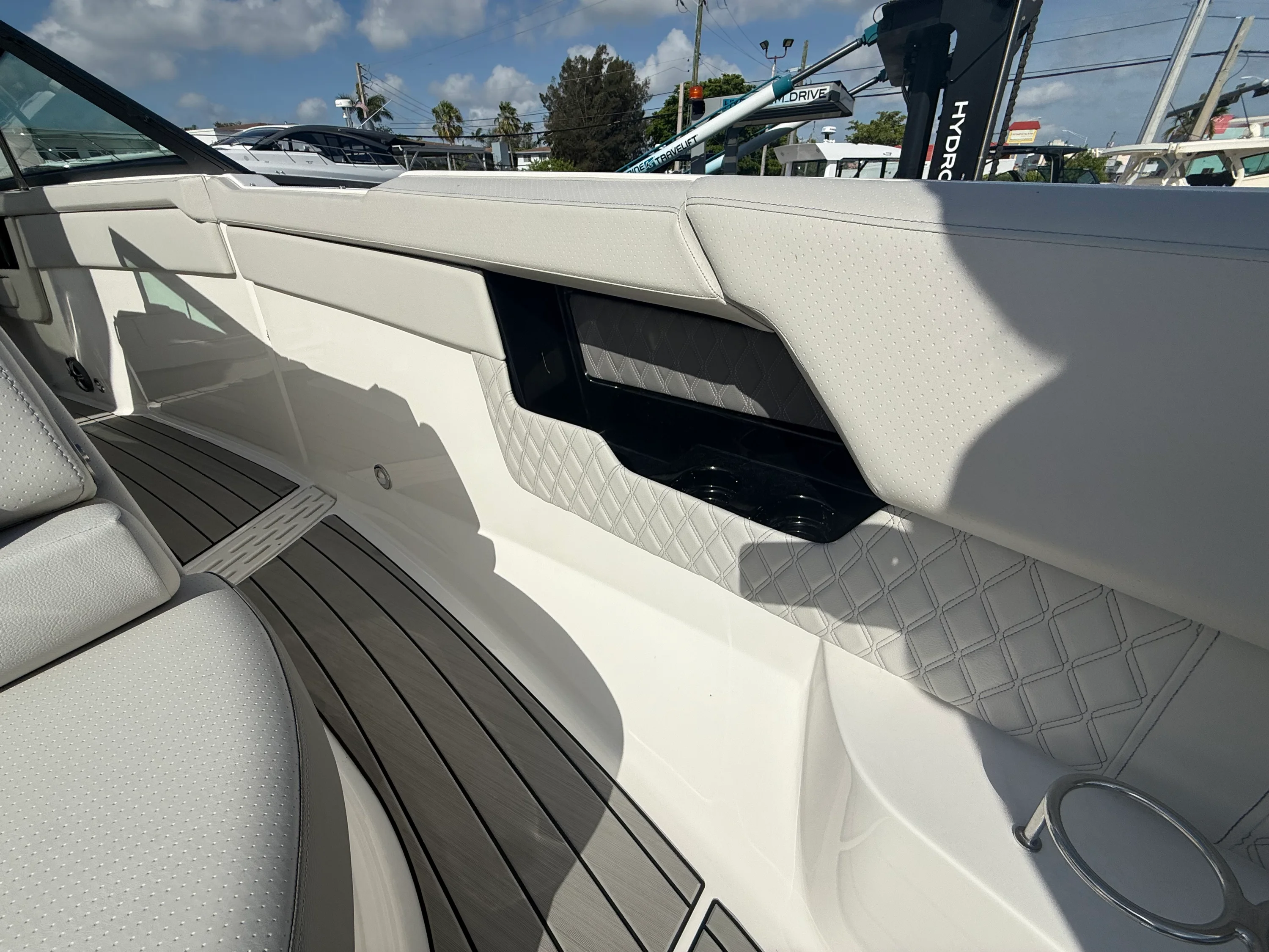 2026 Sea Ray SLX 400 Outboard Image Thumbnail #46