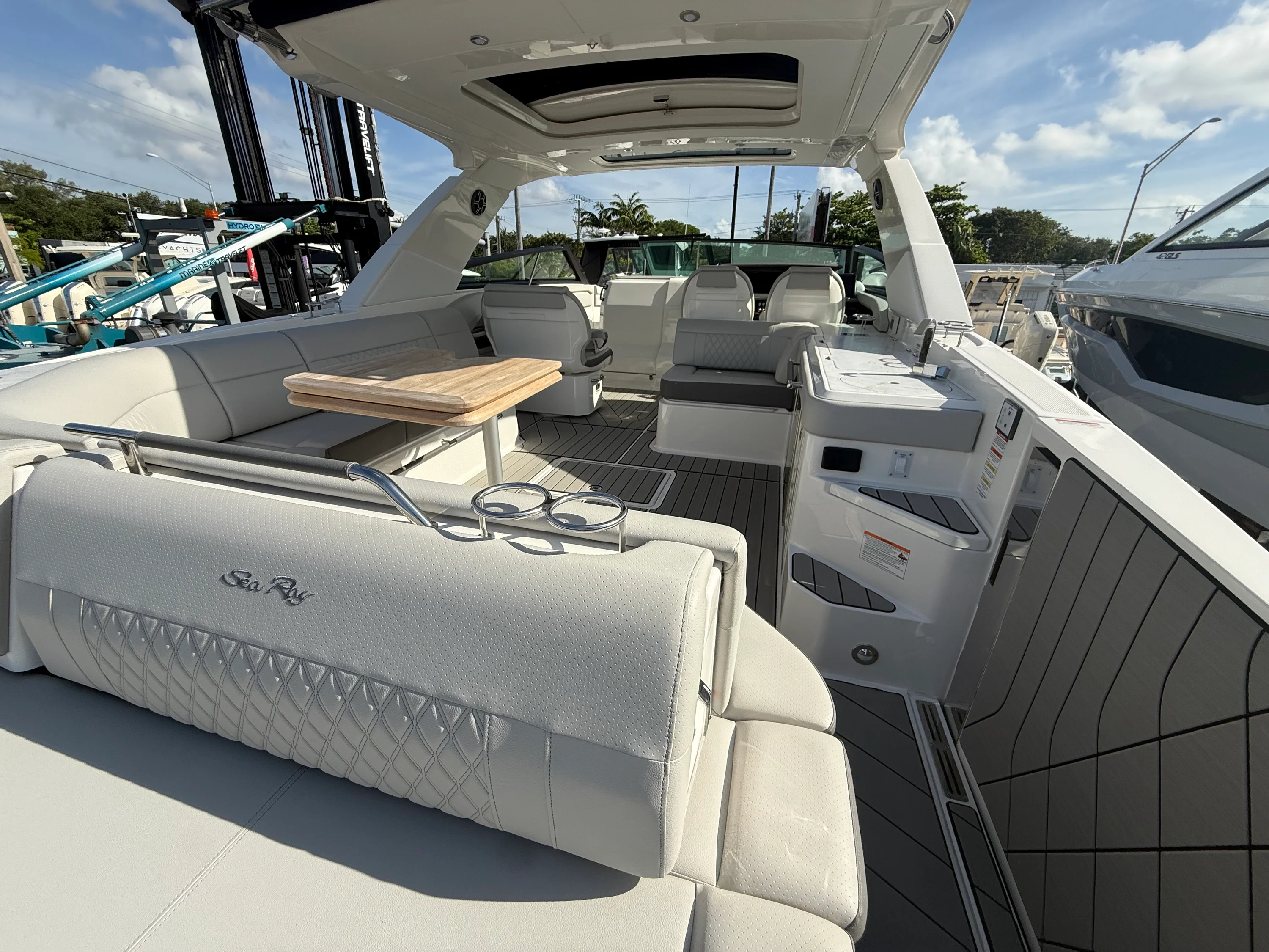 2026 Sea Ray SLX 400 Outboard Image Thumbnail #22