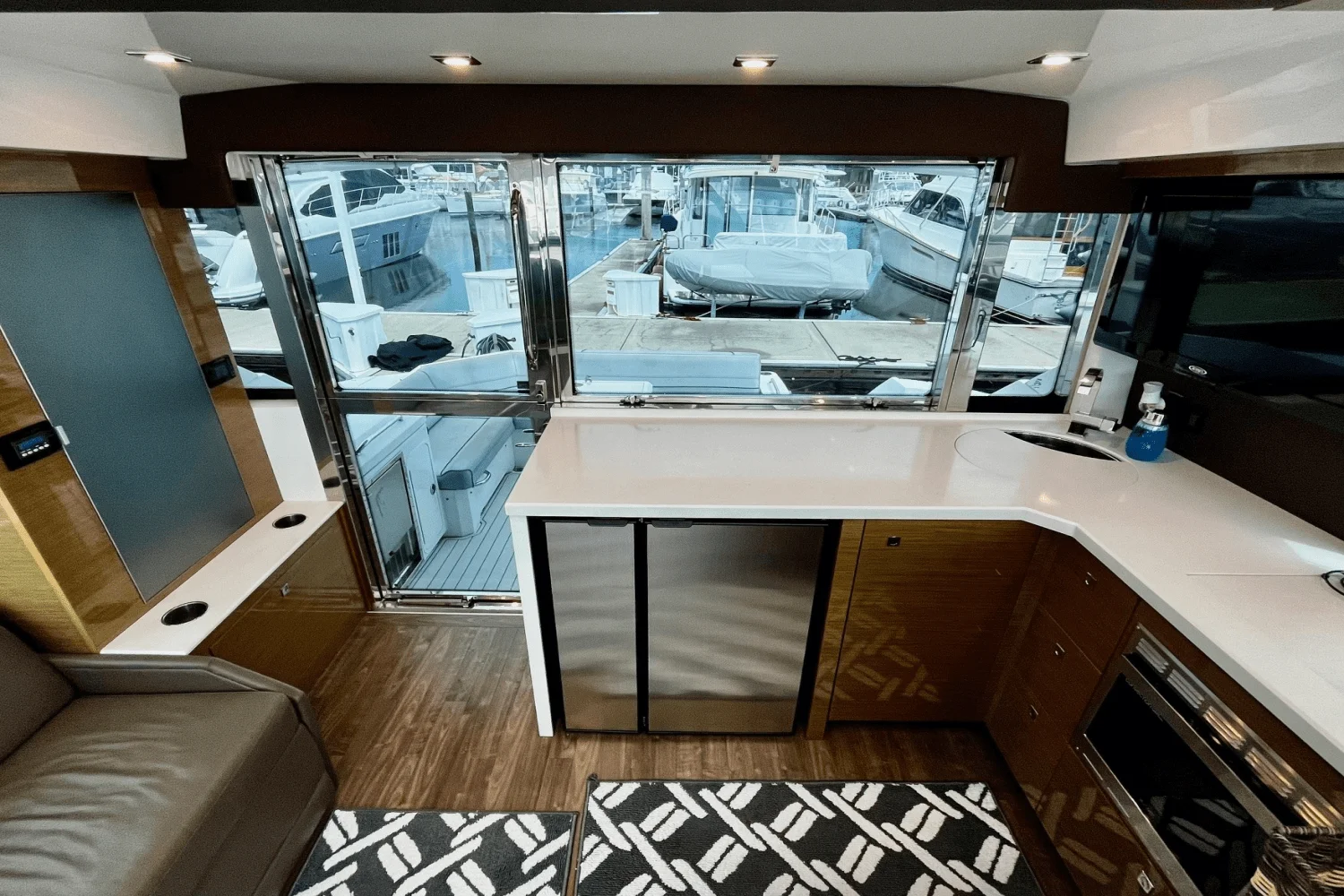 2017 Cruisers Yachts 45 CANTIUS Image Thumbnail #19