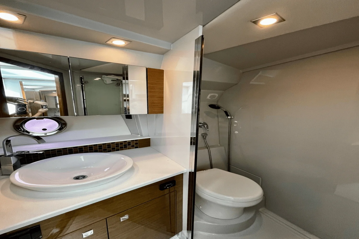 2017 Cruisers Yachts 45 CANTIUS Image Thumbnail #32