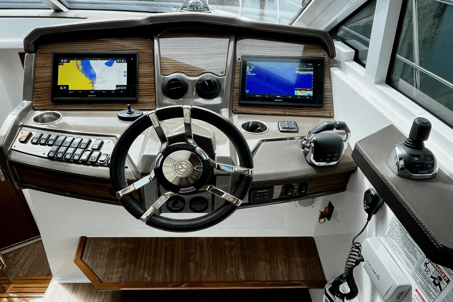 2017 Cruisers Yachts 45 CANTIUS Image Thumbnail #15