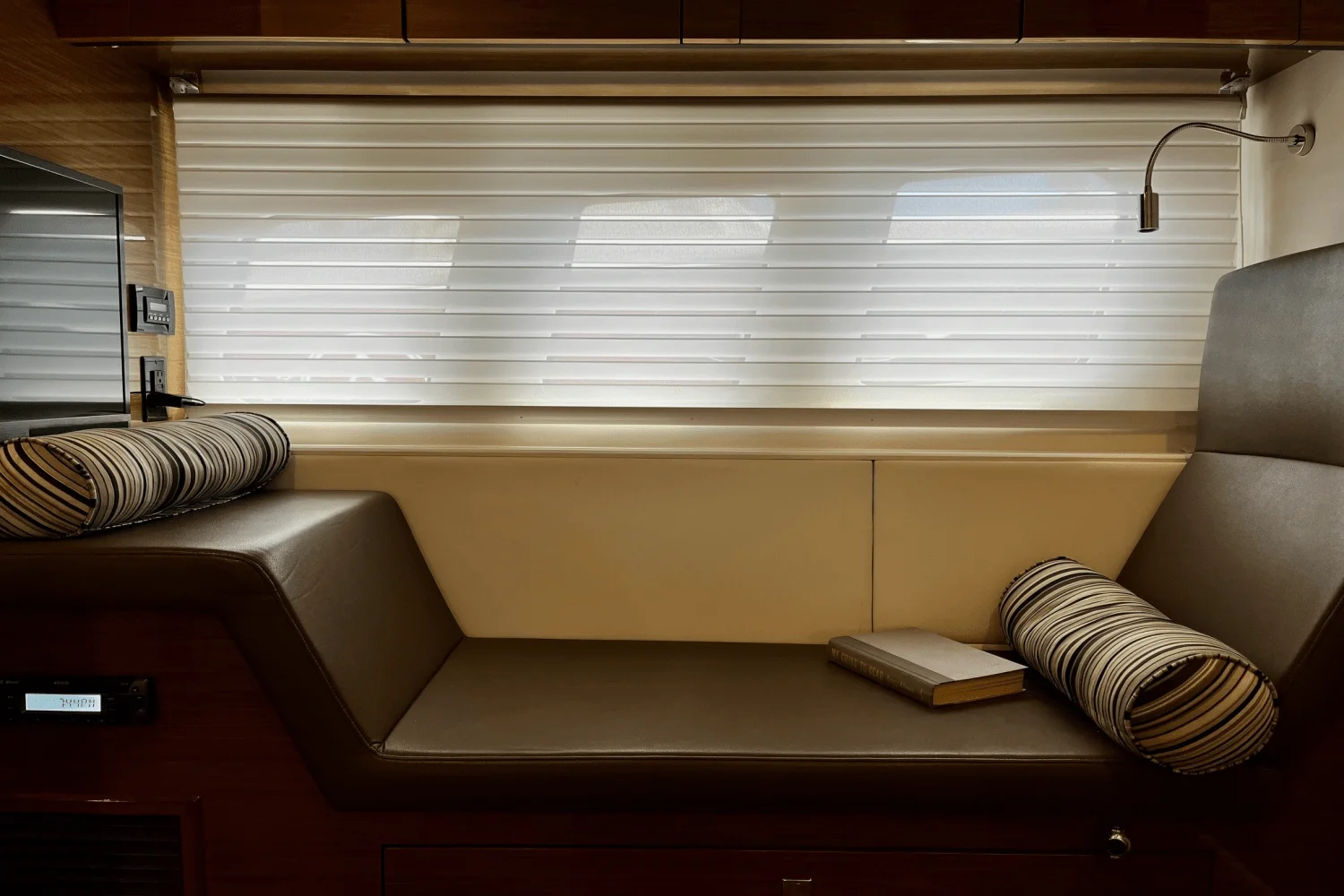 2017 Cruisers Yachts 45 CANTIUS Image Thumbnail #31