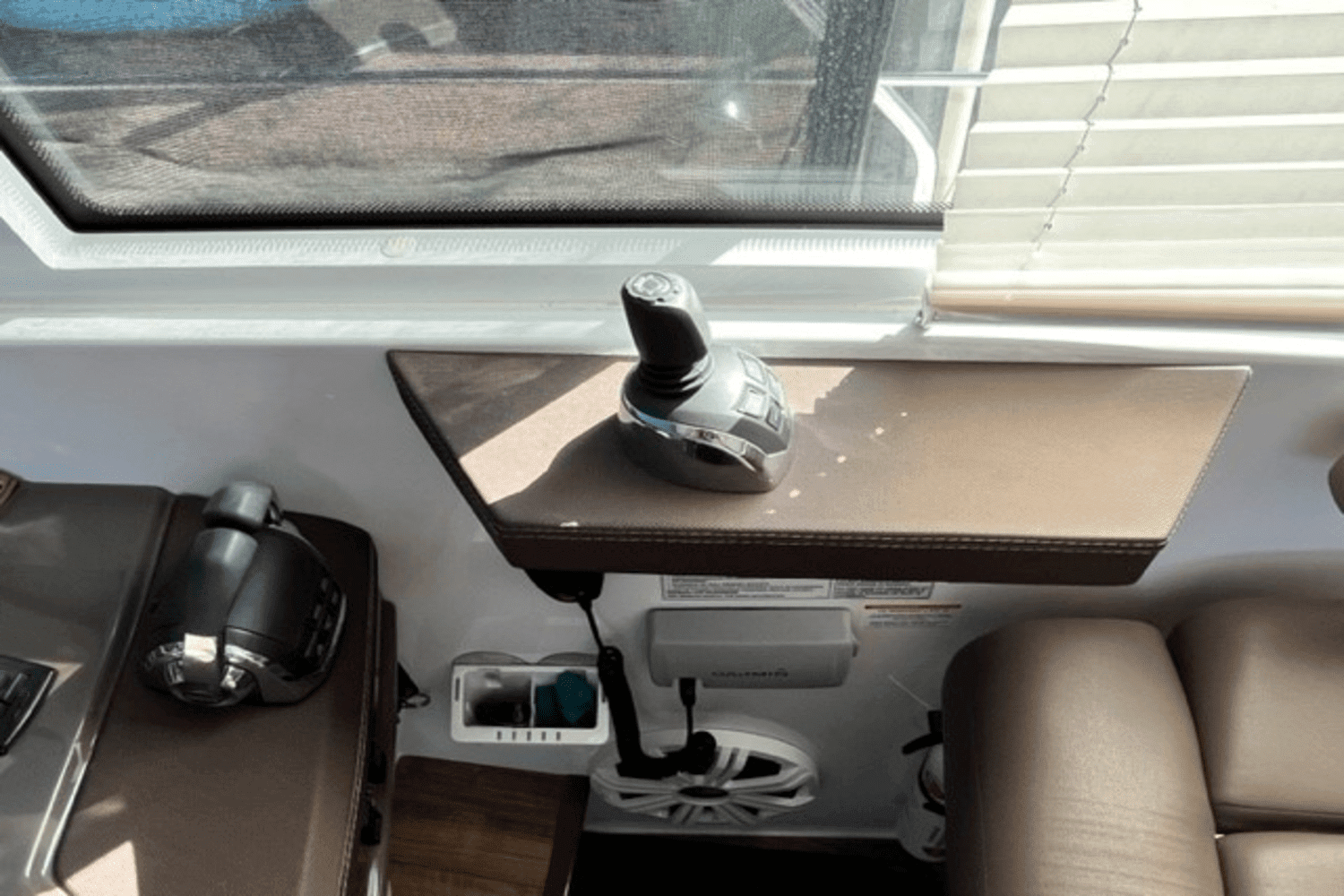 2017 Cruisers Yachts 45 CANTIUS Image Thumbnail #16