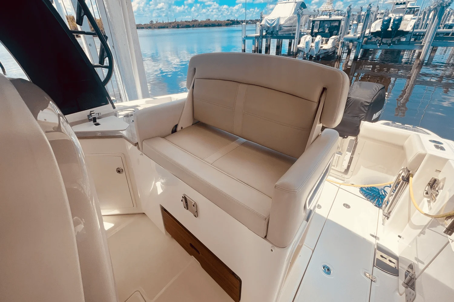 2023 Boston Whaler 350 REALM Image Thumbnail #23