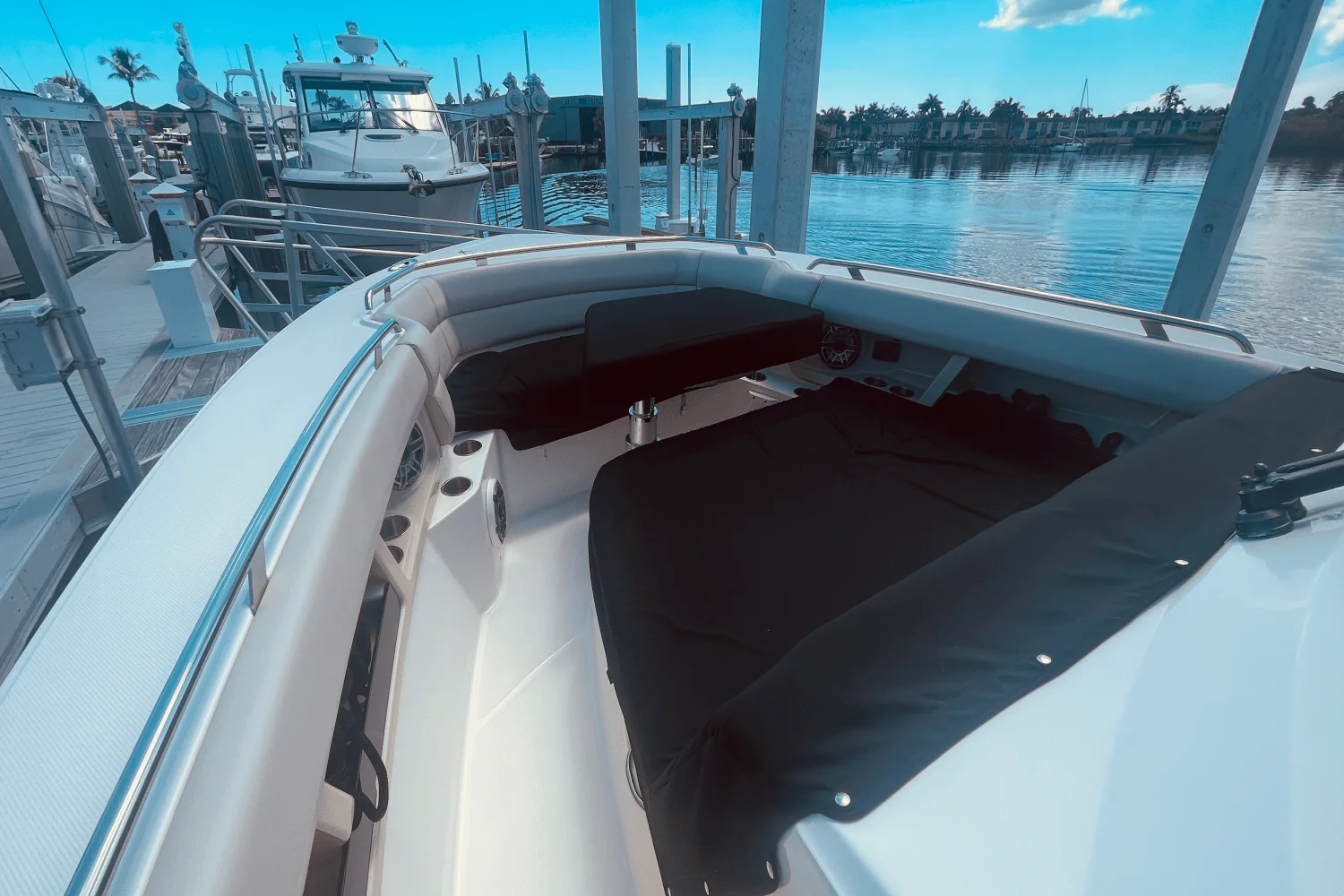 2023 Boston Whaler 350 REALM Image Thumbnail #6