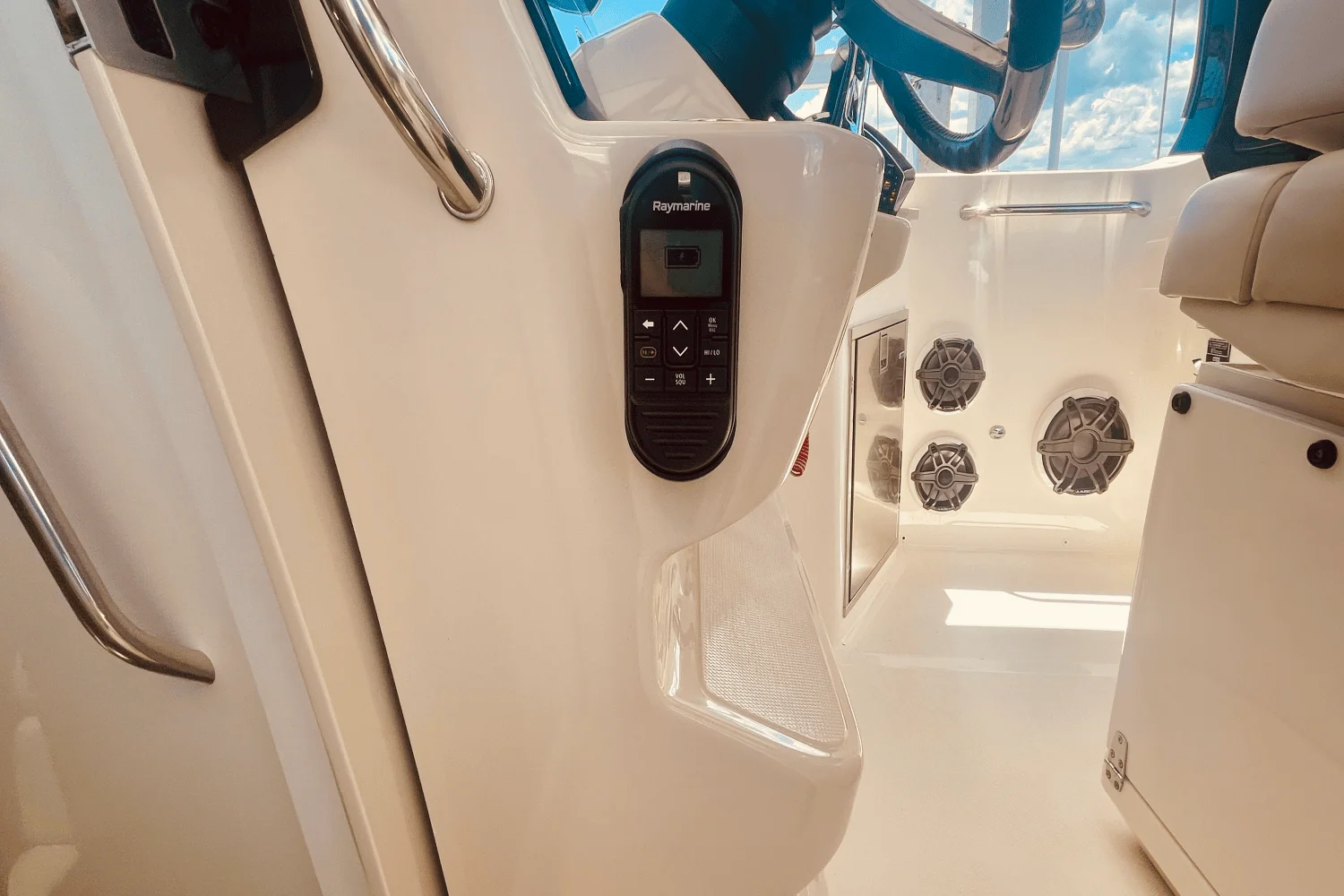 2023 Boston Whaler 350 REALM Image Thumbnail #28