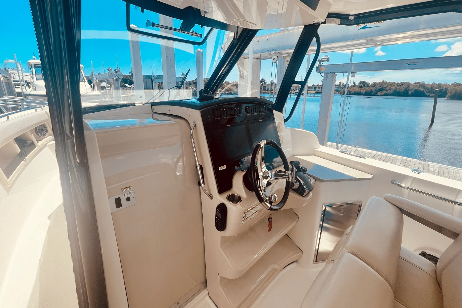 2023 Boston Whaler 350 REALM Image Thumbnail #19