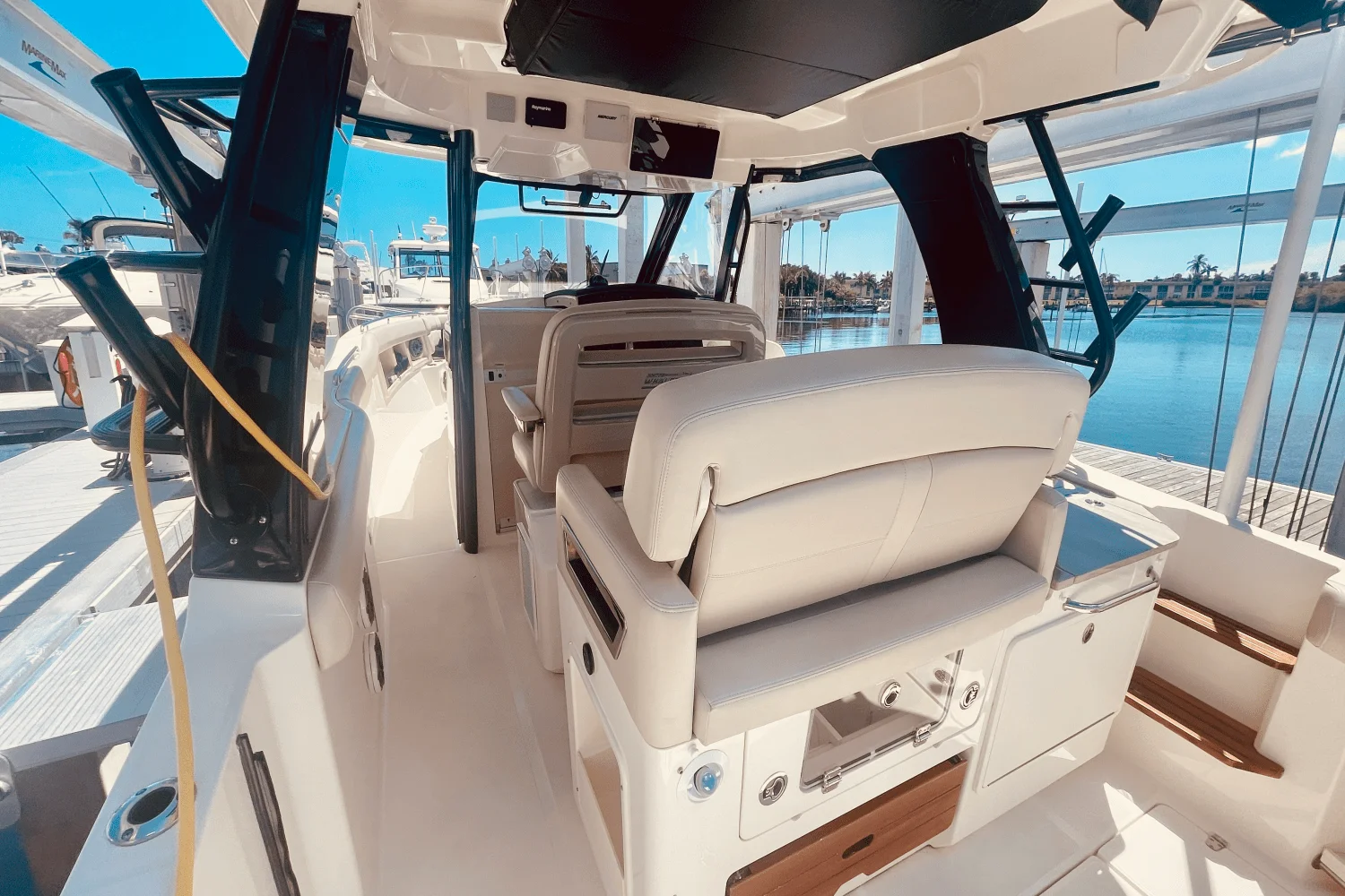 2023 Boston Whaler 350 REALM Image Thumbnail #21