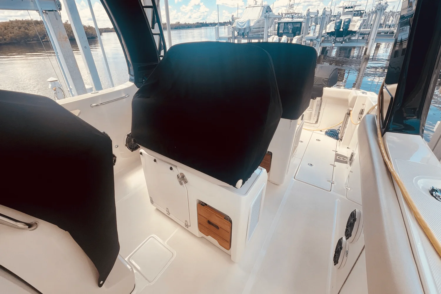 2023 Boston Whaler 350 REALM Image Thumbnail #16