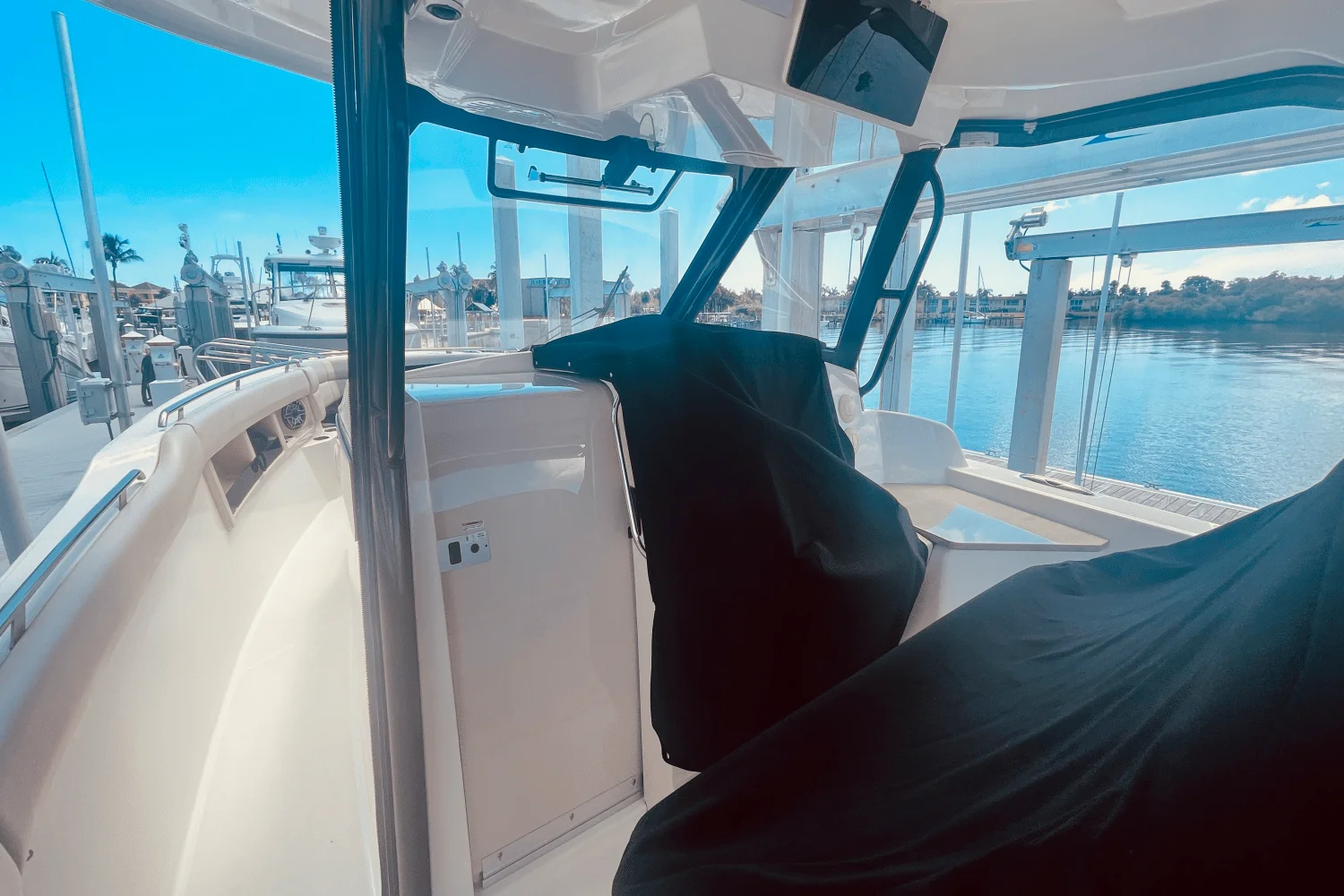 2023 Boston Whaler 350 REALM Image Thumbnail #18