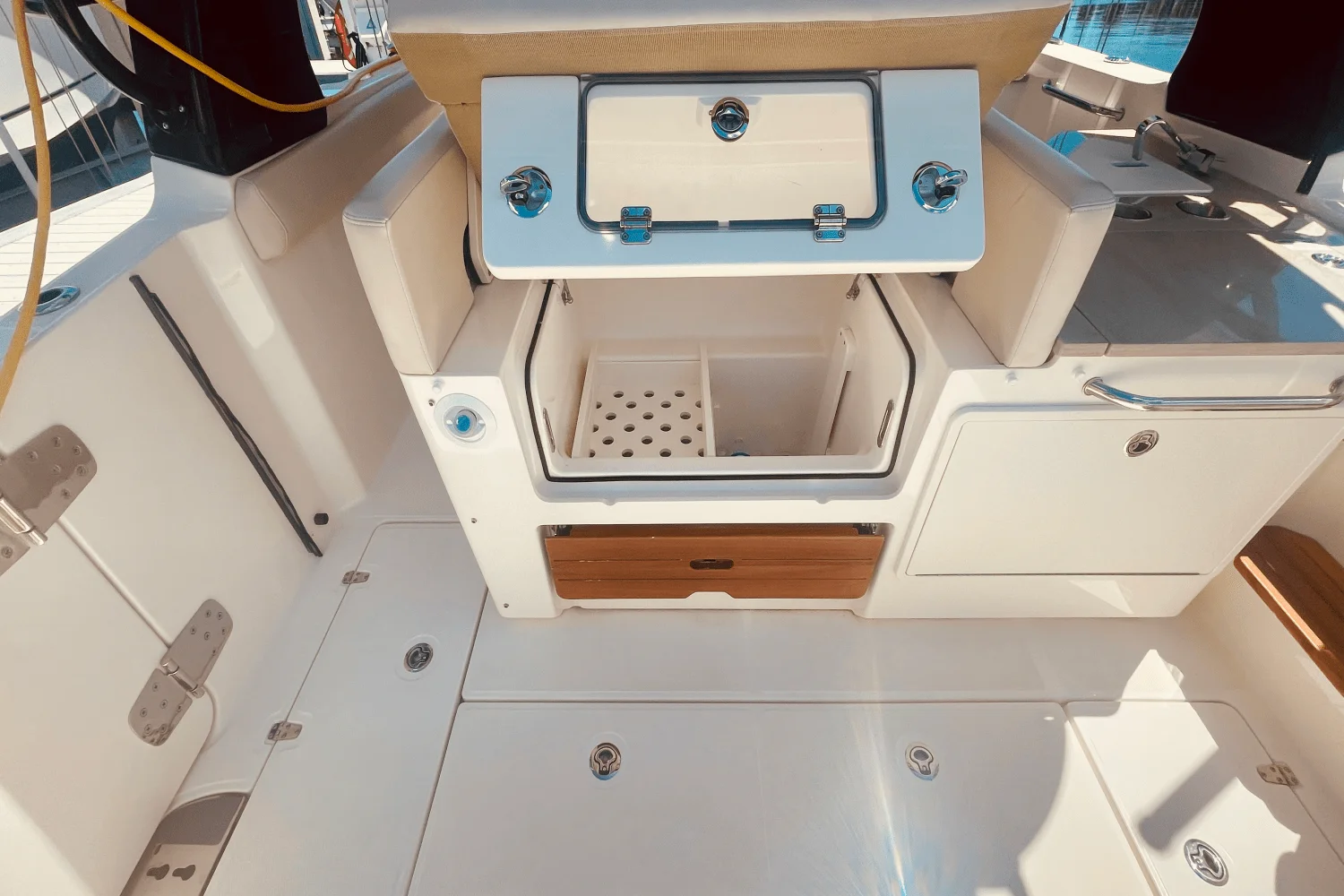 2023 Boston Whaler 350 REALM Image Thumbnail #31