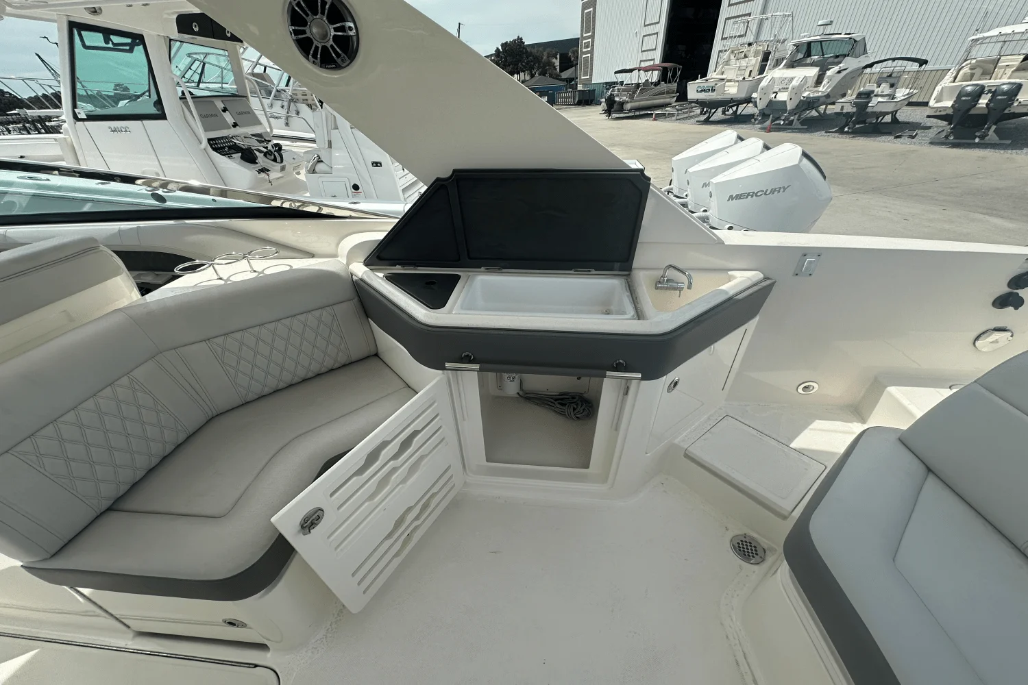 2021 Sea Ray 310 SLX Image Thumbnail #9