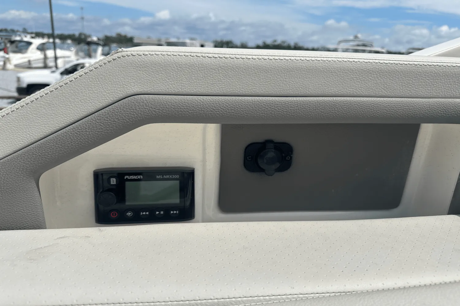 2021 Sea Ray 310 SLX Image Thumbnail #7