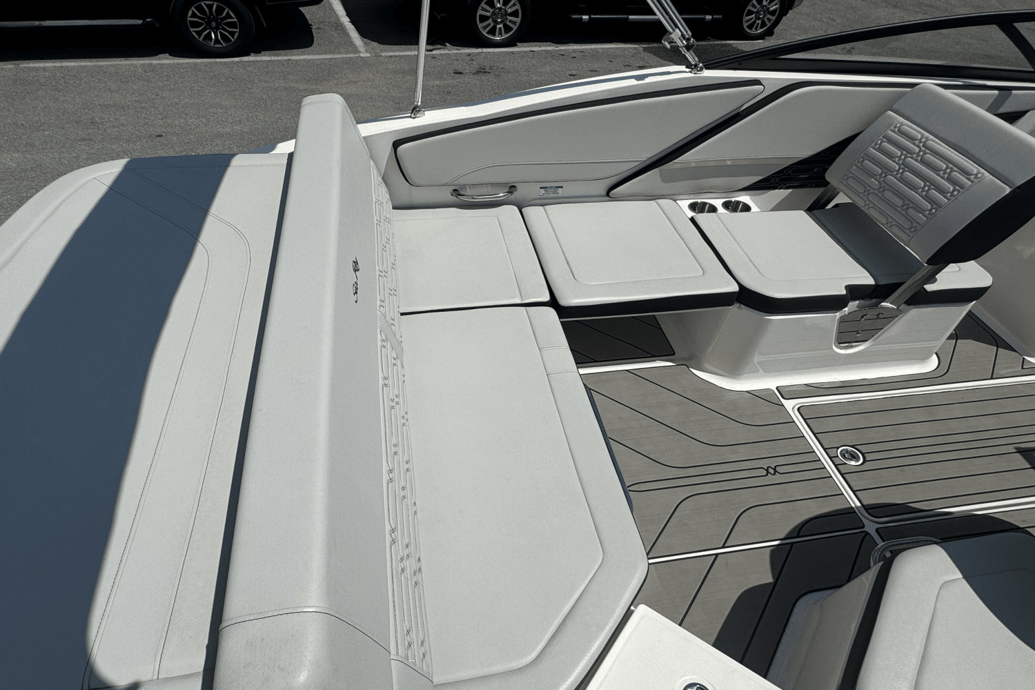 2024 Sea Ray 210 SPX OB Image Thumbnail #9