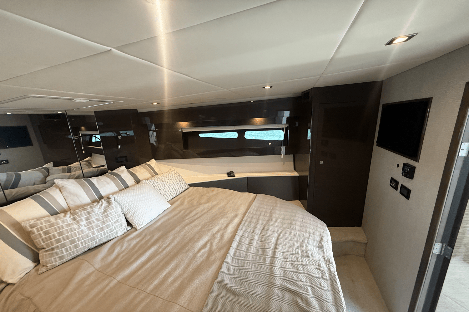 2020 Cruisers Yachts 50 CANTIUS Image Thumbnail #55