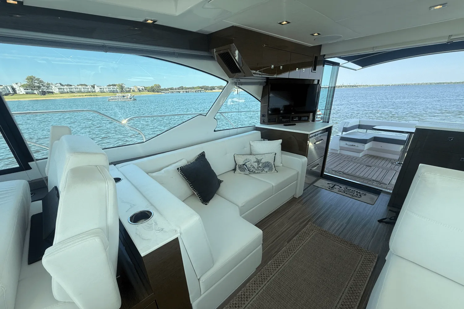 2020 Cruisers Yachts 50 CANTIUS Image Thumbnail #38