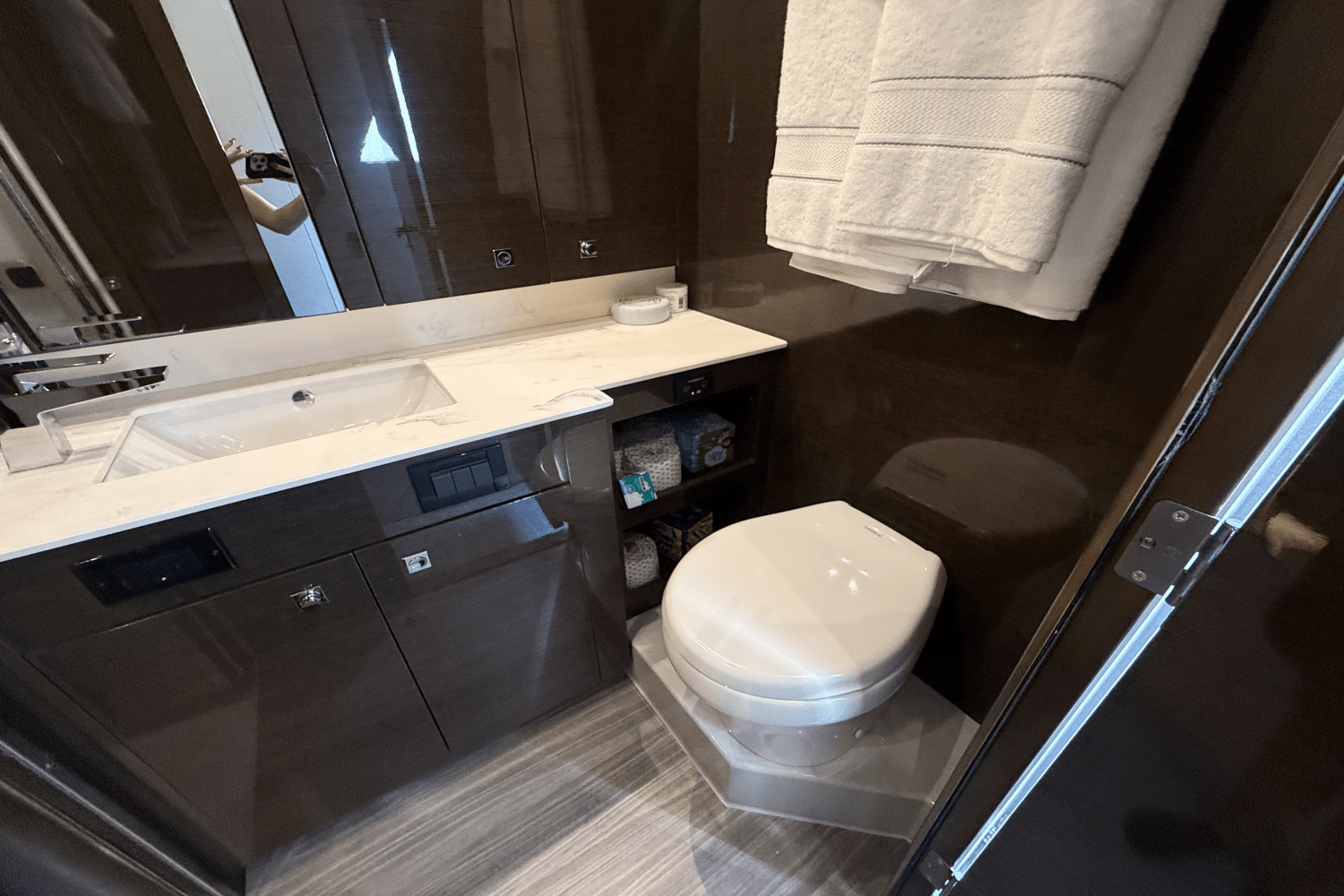 2020 Cruisers Yachts 50 CANTIUS Image Thumbnail #75