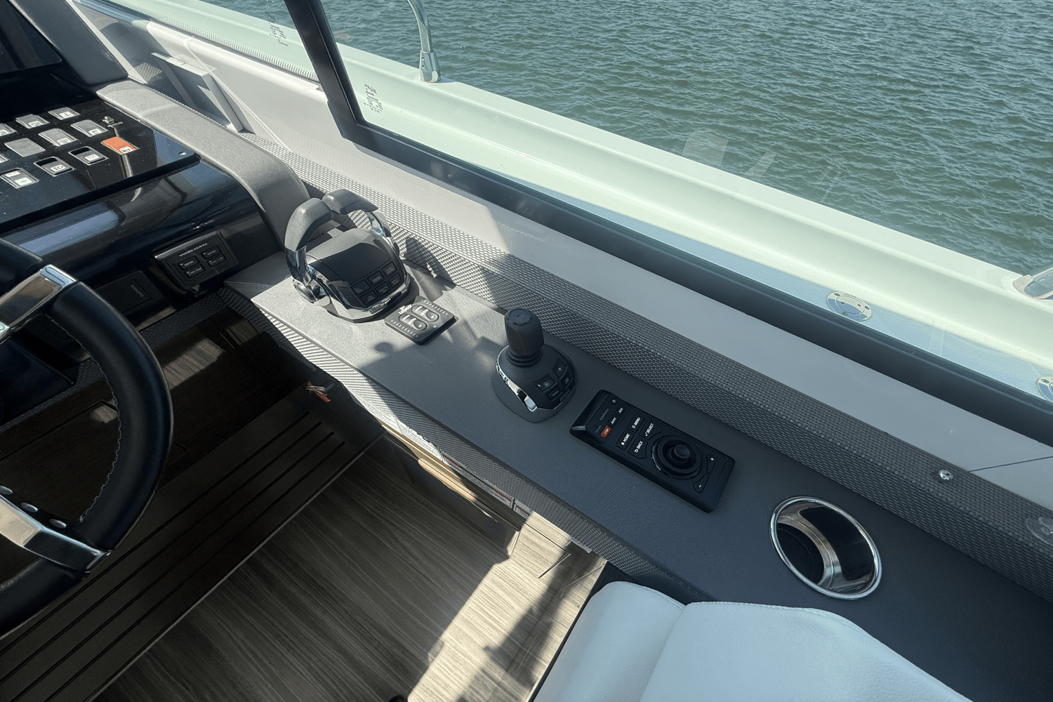2020 Cruisers Yachts 50 CANTIUS Image Thumbnail #45
