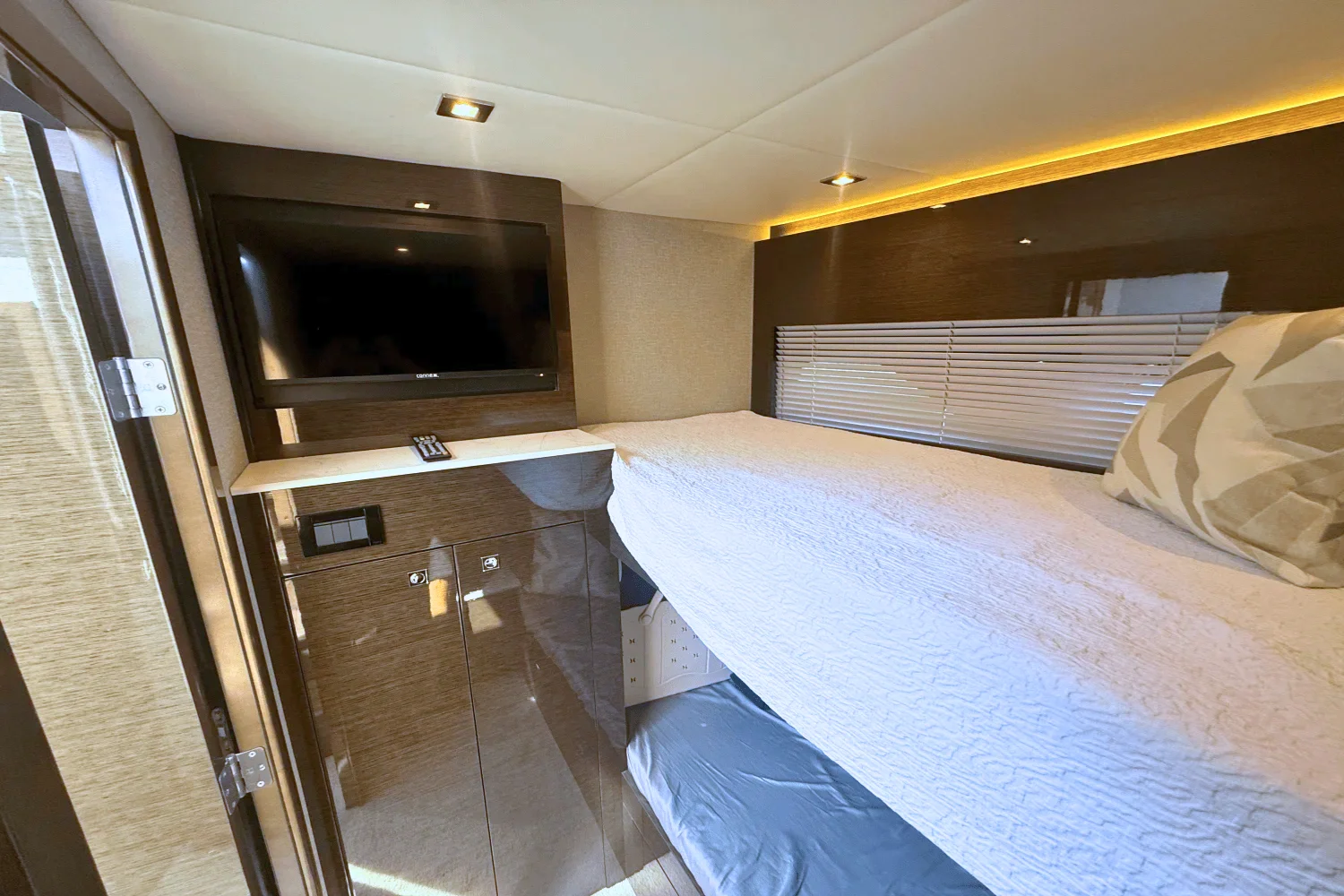 2020 Cruisers Yachts 50 CANTIUS Image Thumbnail #51