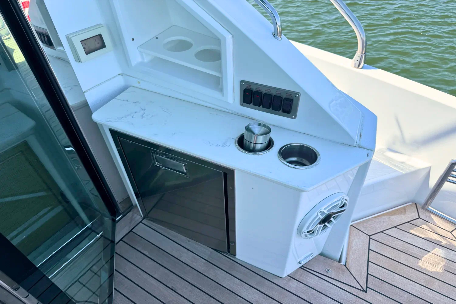 2020 Cruisers Yachts 50 CANTIUS Image Thumbnail #25