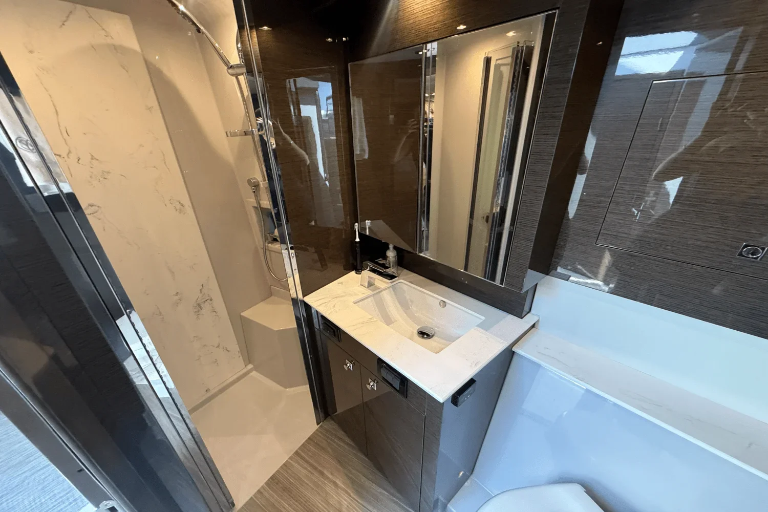 2020 Cruisers Yachts 50 CANTIUS Image Thumbnail #60