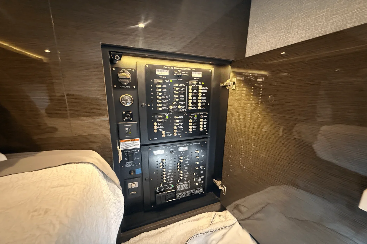 2020 Cruisers Yachts 50 CANTIUS Image Thumbnail #81