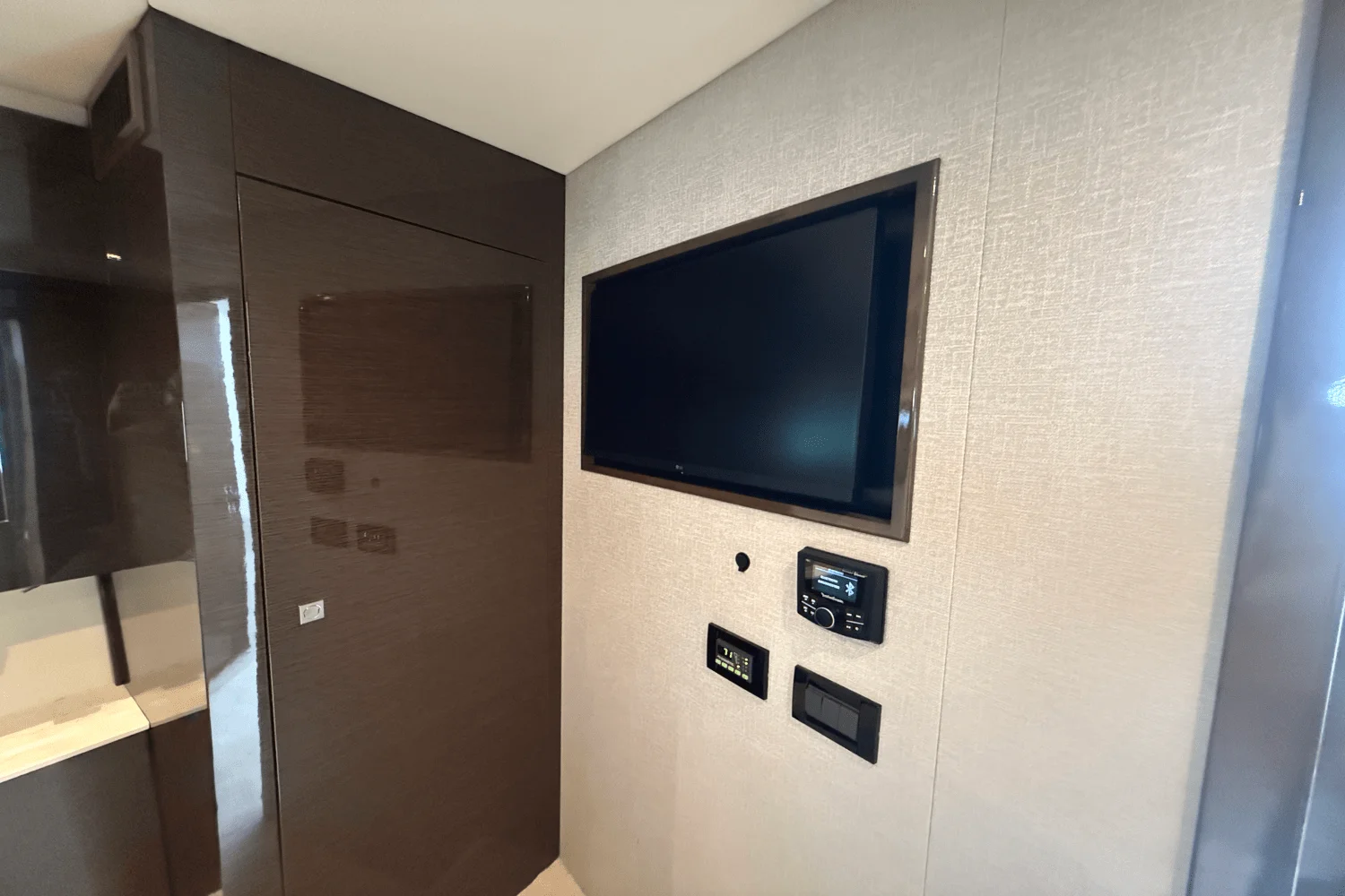 2020 Cruisers Yachts 50 CANTIUS Image Thumbnail #56