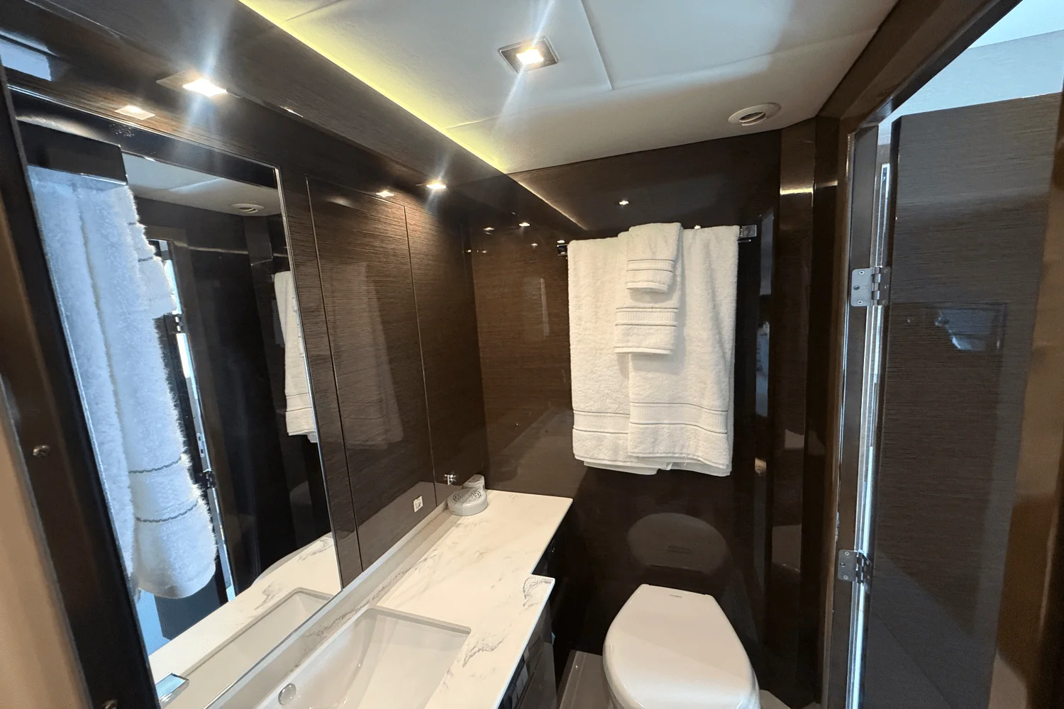 2020 Cruisers Yachts 50 CANTIUS Image Thumbnail #80