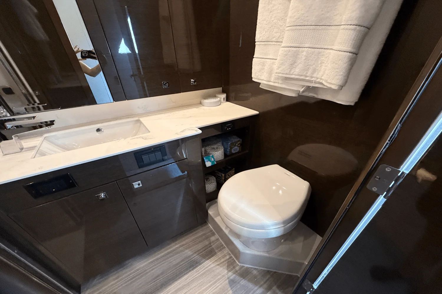 2020 Cruisers Yachts 50 CANTIUS Image Thumbnail #75