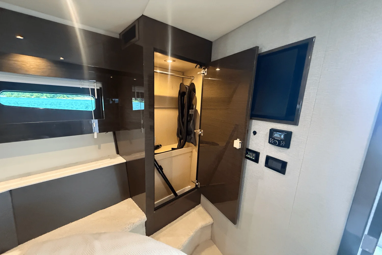 2020 Cruisers Yachts 50 CANTIUS Image Thumbnail #57