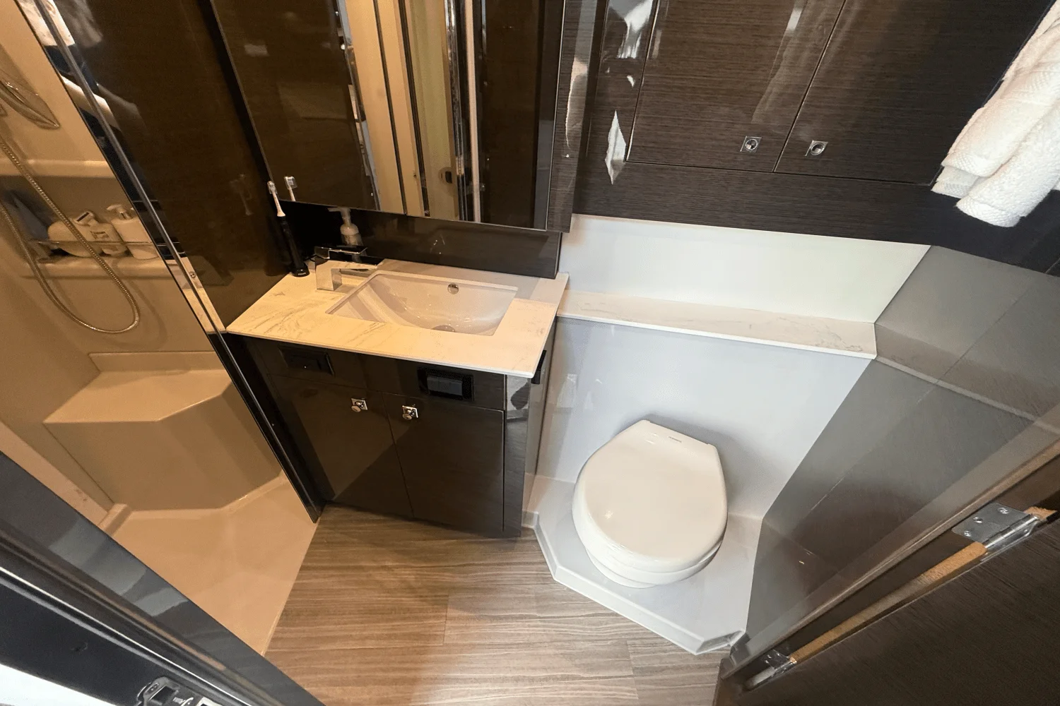 2020 Cruisers Yachts 50 CANTIUS Image Thumbnail #59