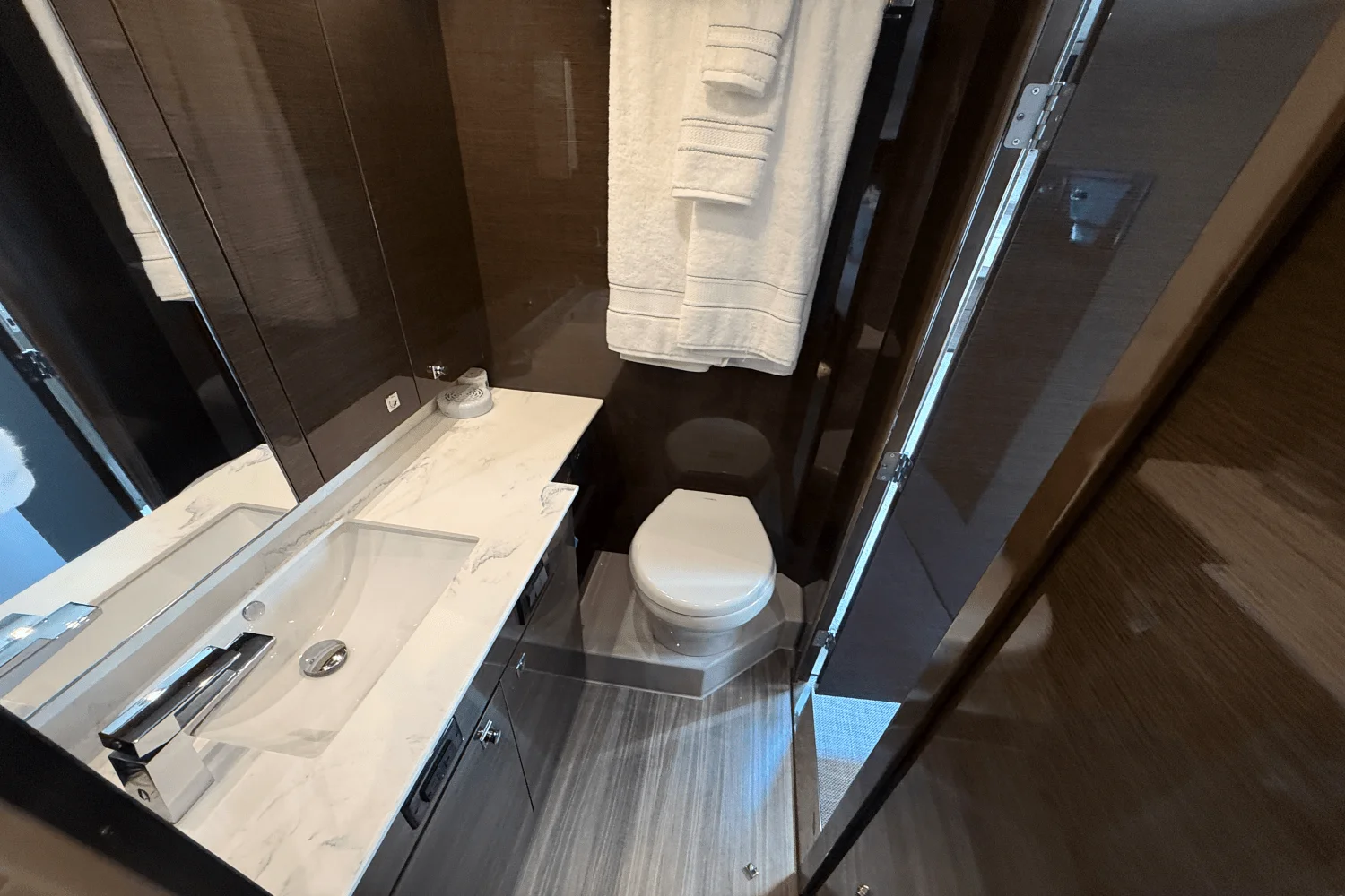 2020 Cruisers Yachts 50 CANTIUS Image Thumbnail #79