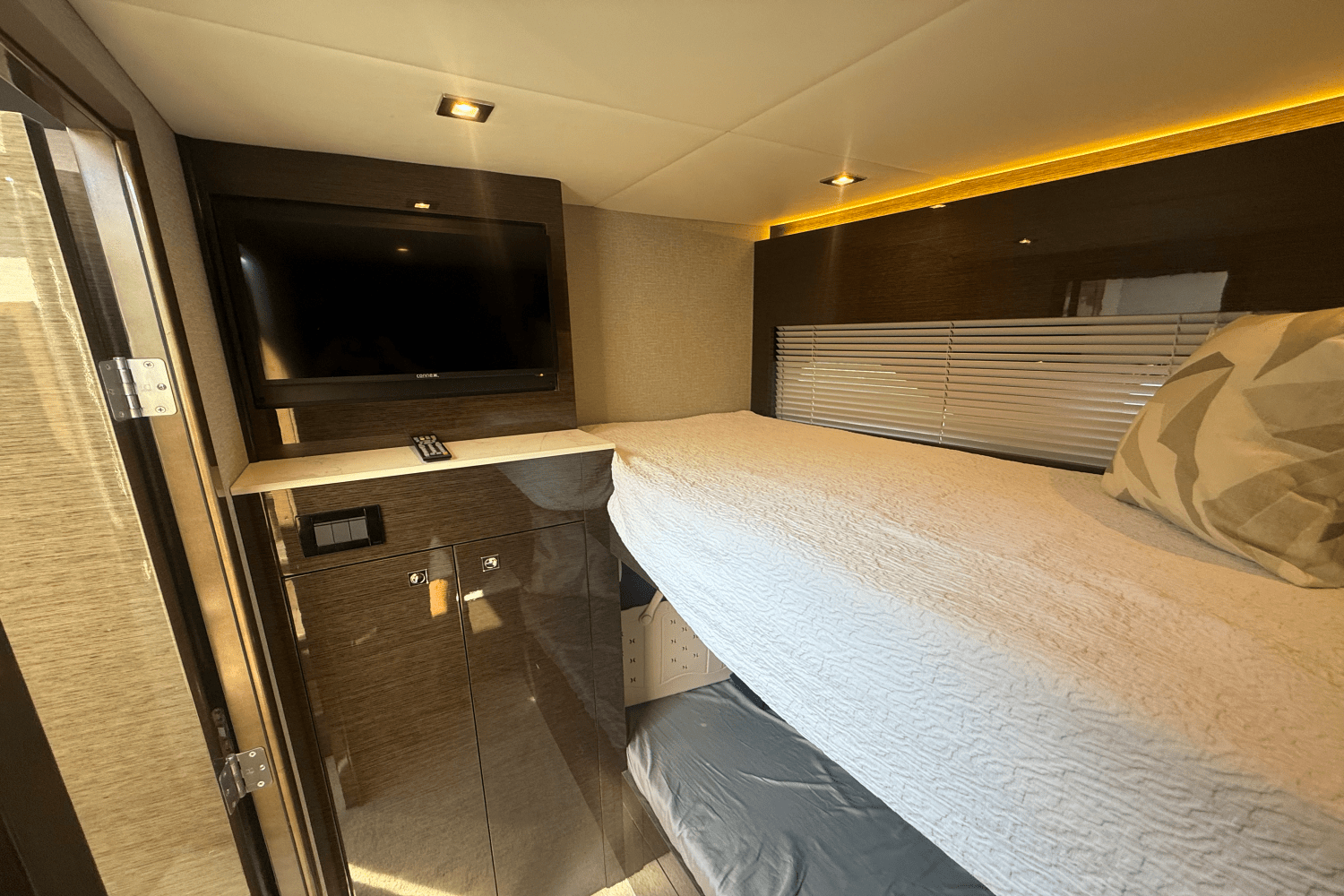 2020 Cruisers Yachts 50 CANTIUS Image Thumbnail #51