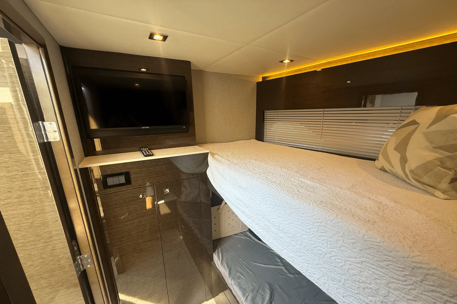 2020 Cruisers Yachts 50 CANTIUS Image Thumbnail #51