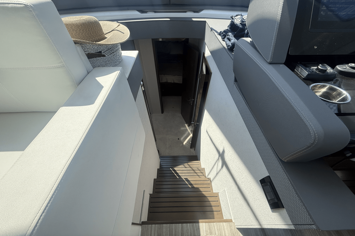 2020 Cruisers Yachts 50 CANTIUS Image Thumbnail #50