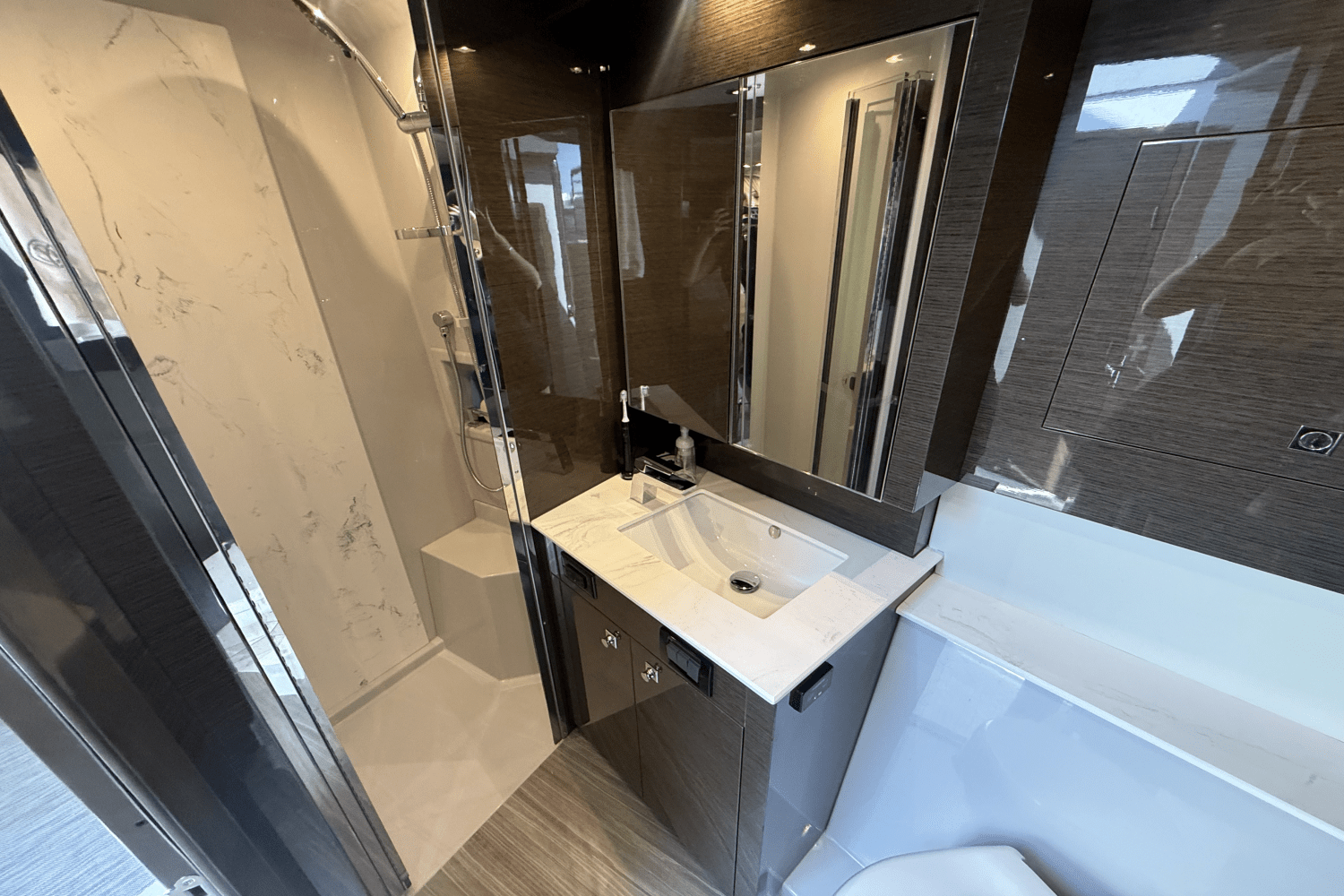 2020 Cruisers Yachts 50 CANTIUS Image Thumbnail #60