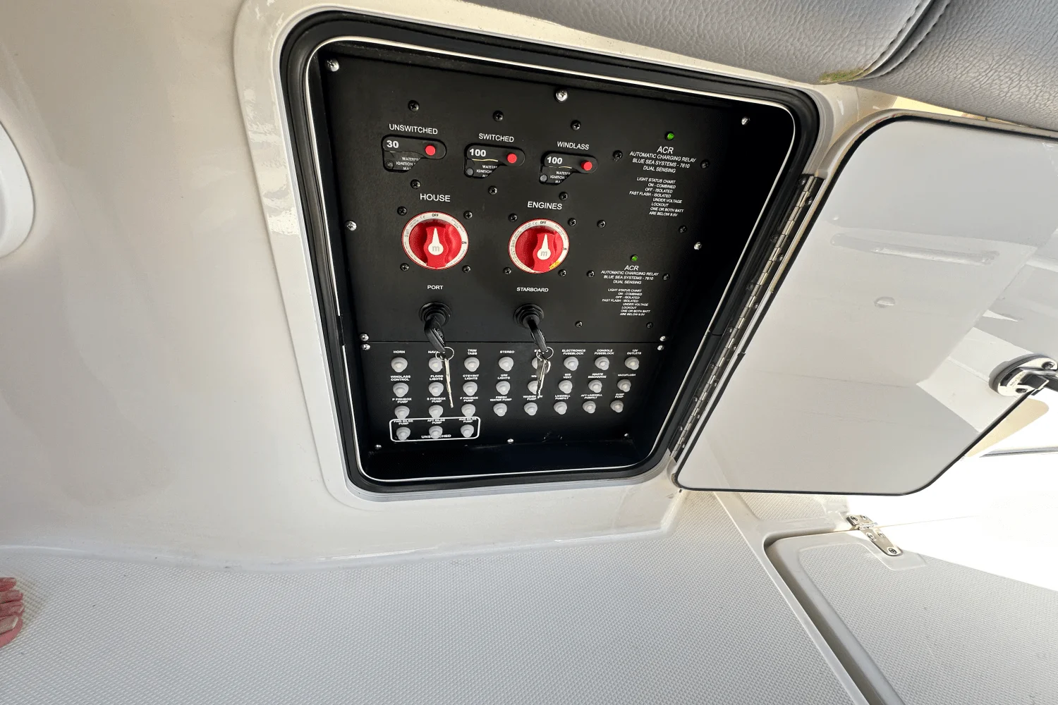 2023 Boston Whaler 330 OUTRAGE Image Thumbnail #23