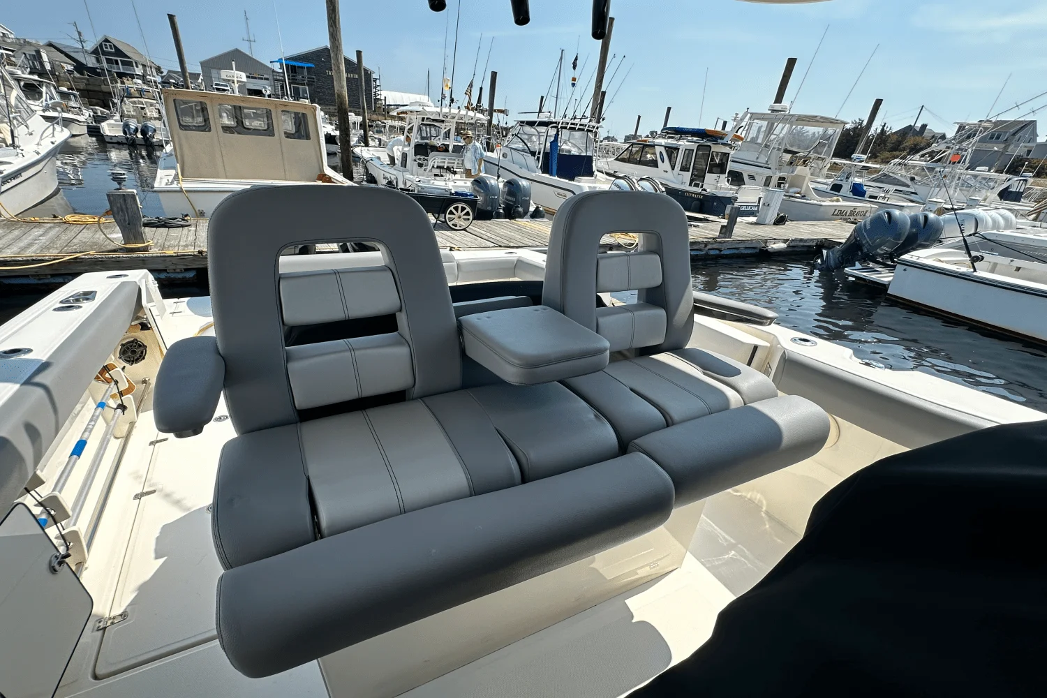 2023 Boston Whaler 330 OUTRAGE Image Thumbnail #9