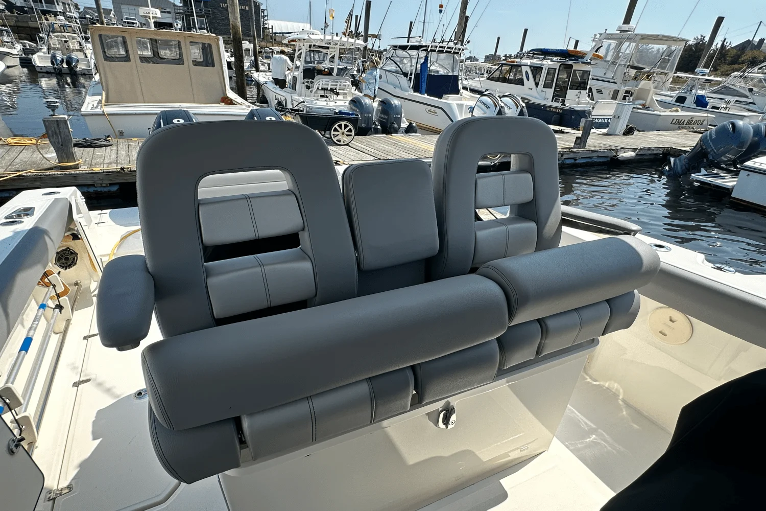 2023 Boston Whaler 330 OUTRAGE Image Thumbnail #8