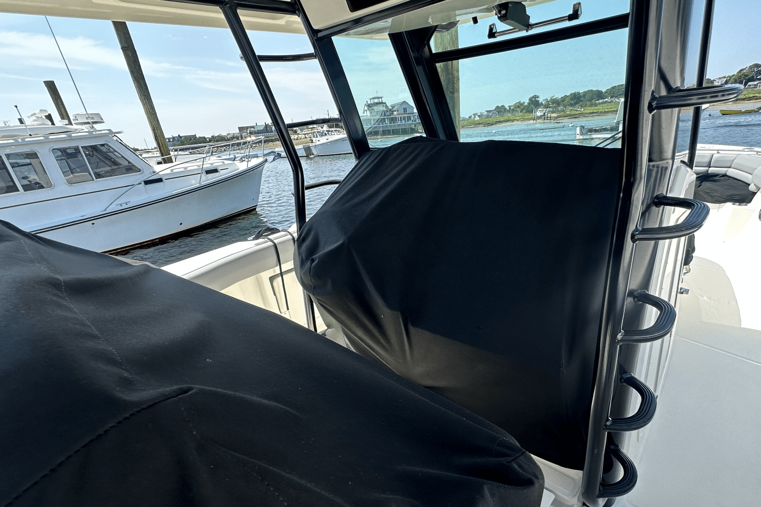 2023 Boston Whaler 330 OUTRAGE Image Thumbnail #6