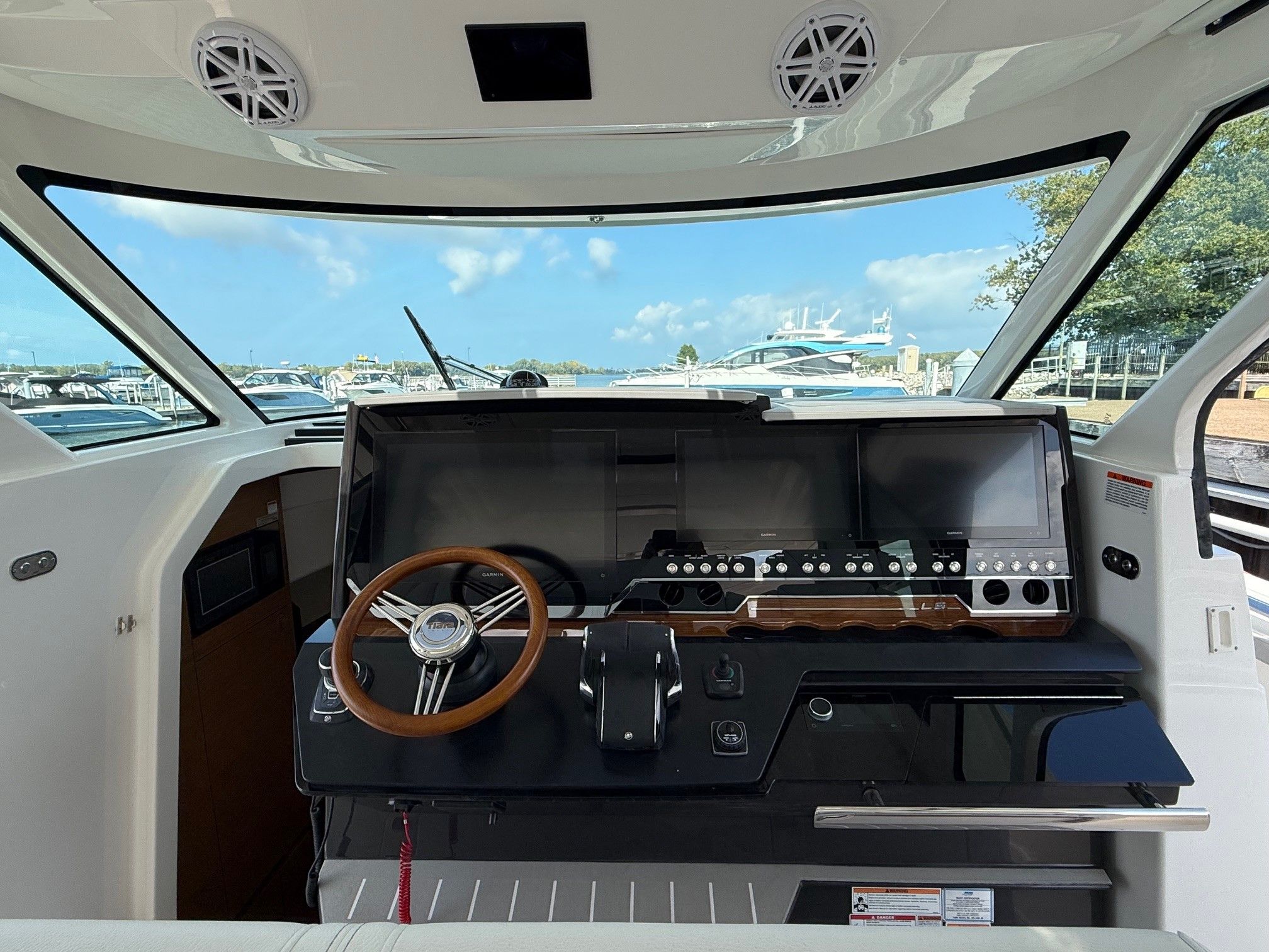 2026 Tiara Yachts 48LS Image Thumbnail #10