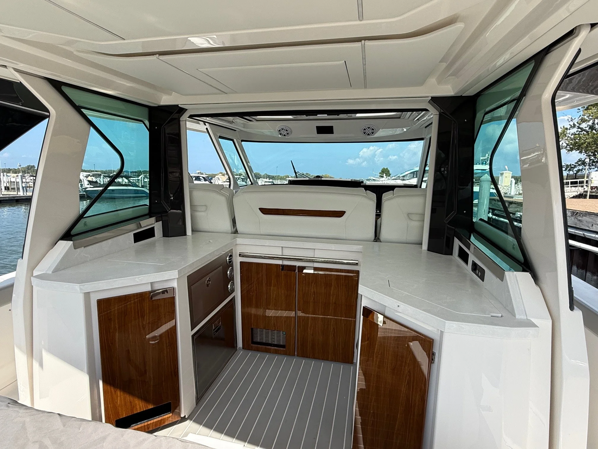 2026 Tiara Yachts 48LS Image Thumbnail #12