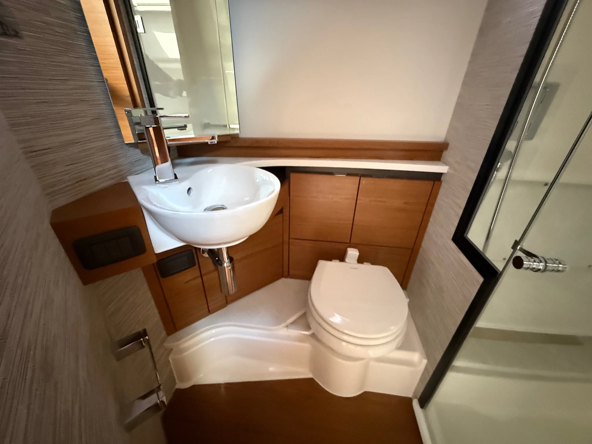 2026 Tiara Yachts 48LS Image Thumbnail #15