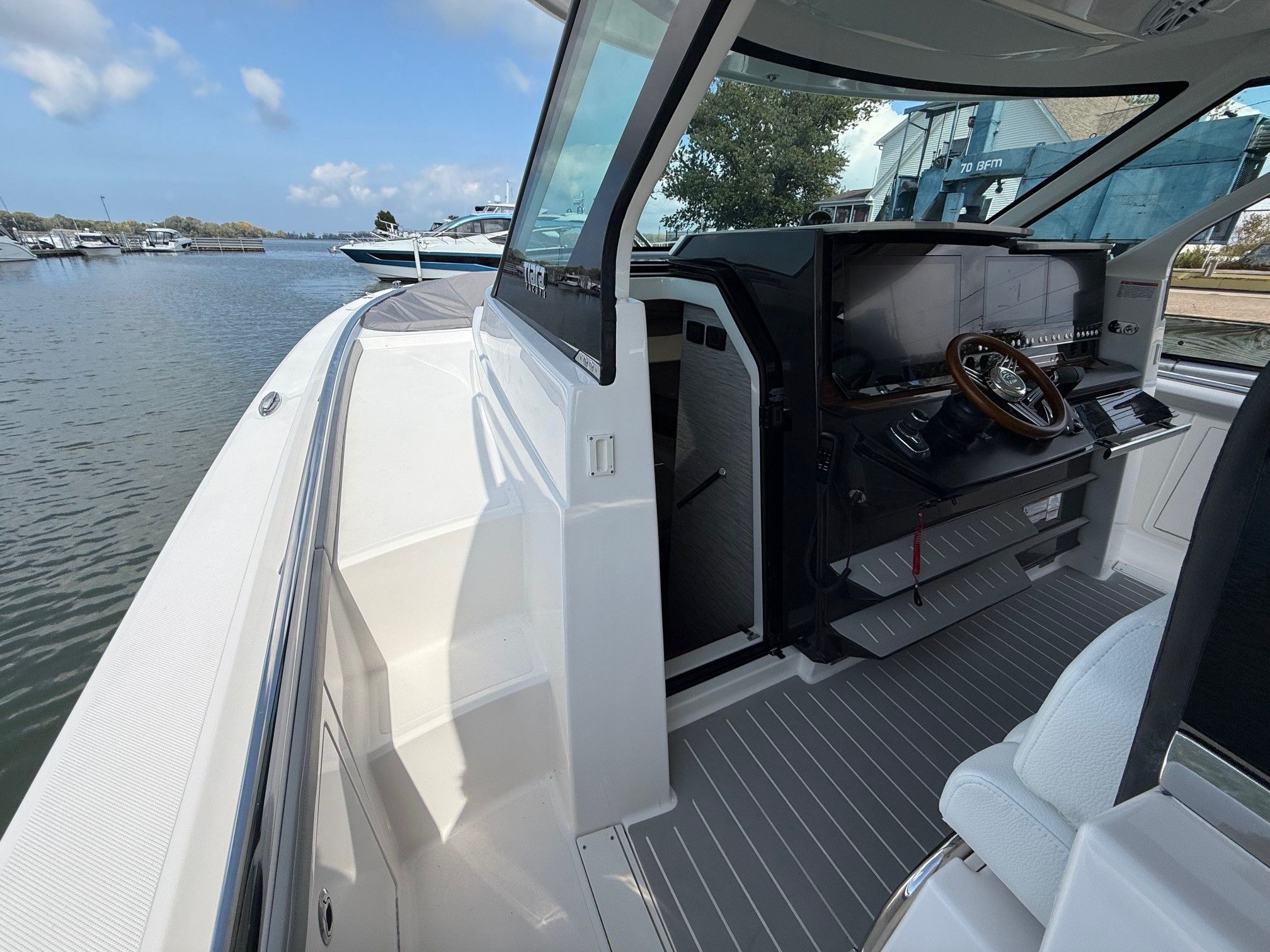 2026 Tiara Yachts 48LS Image Thumbnail #8