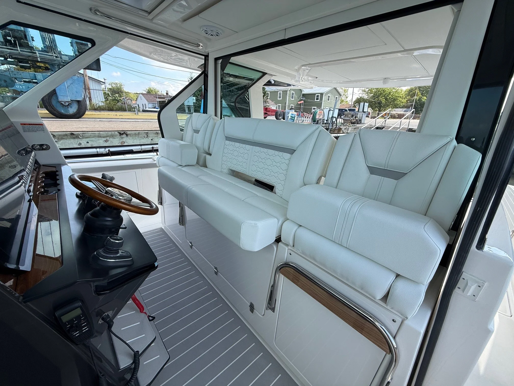 2026 Tiara Yachts 48LS Image Thumbnail #7