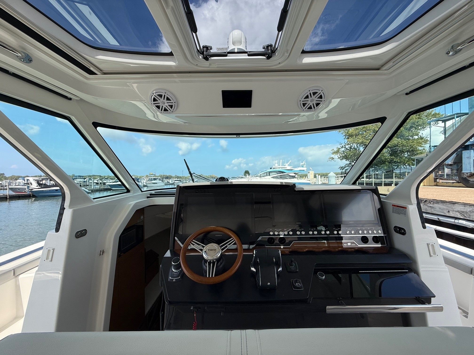 2026 Tiara Yachts 48LS Image Thumbnail #9