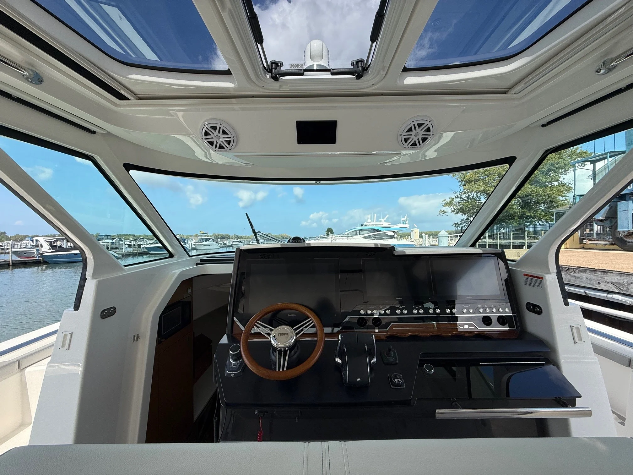 2026 Tiara Yachts 48LS Image Thumbnail #5