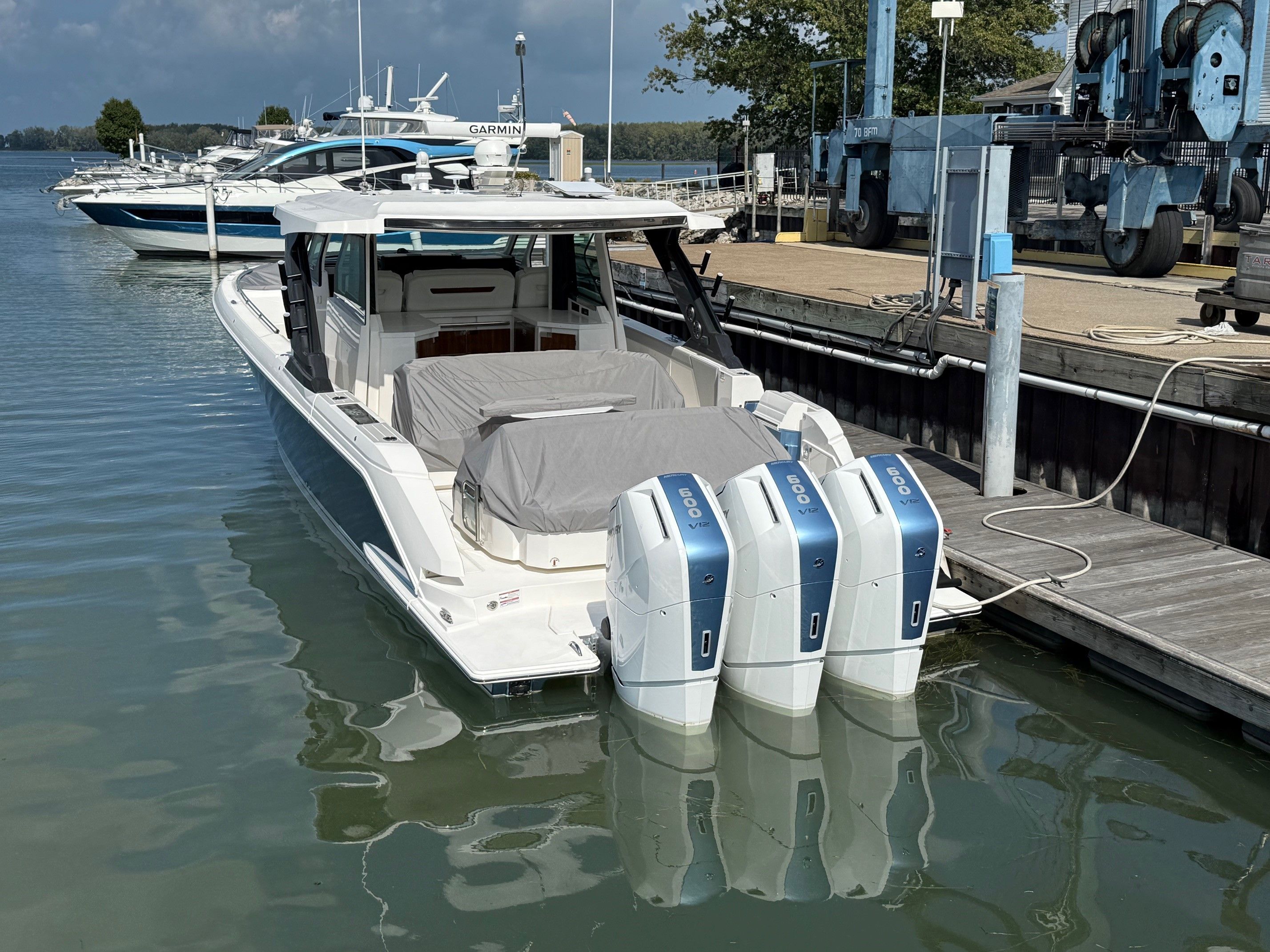 2026 Tiara Yachts 48LS Image Thumbnail #3