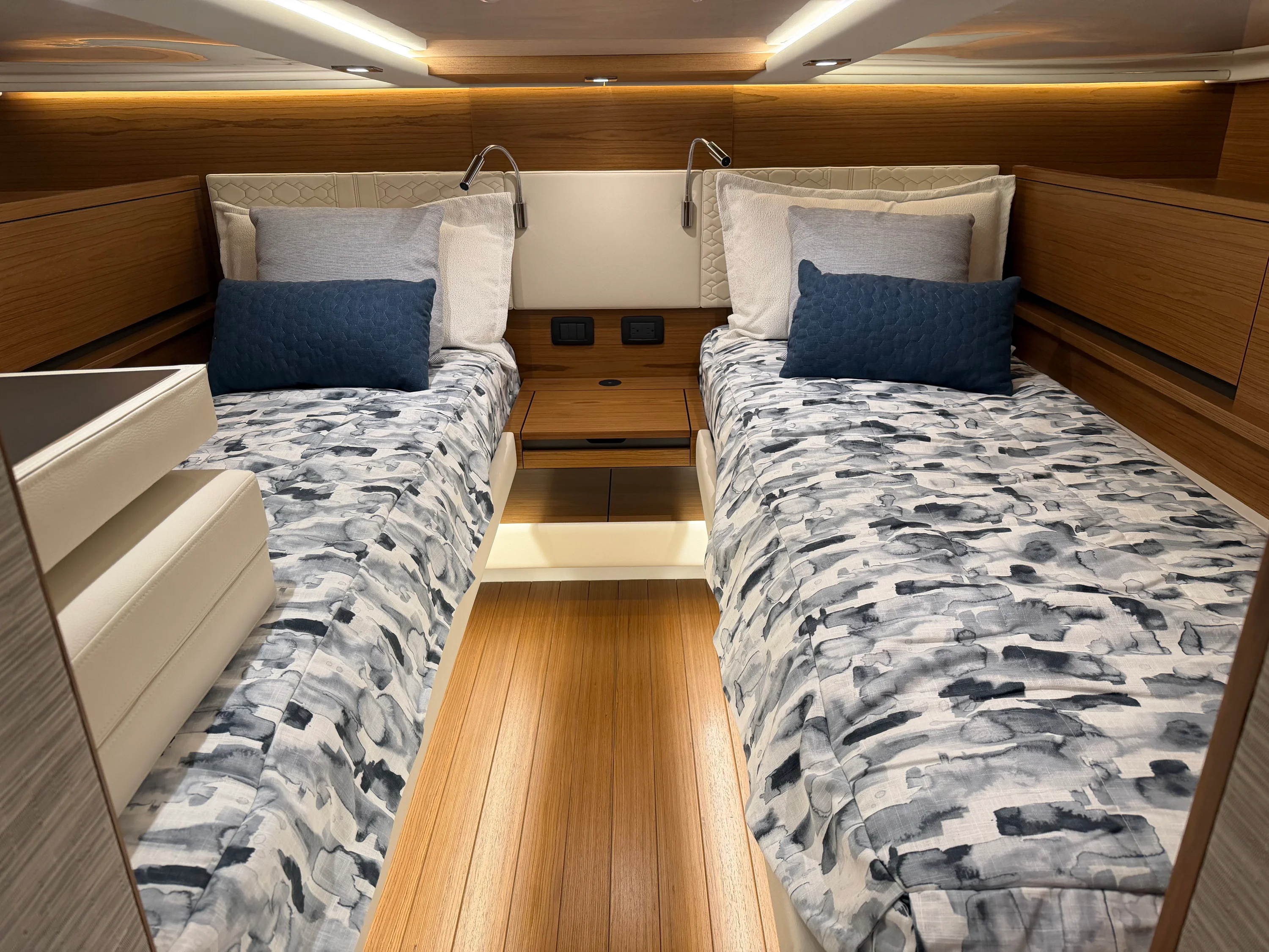 2026 Tiara Yachts 48LS Image Thumbnail #24