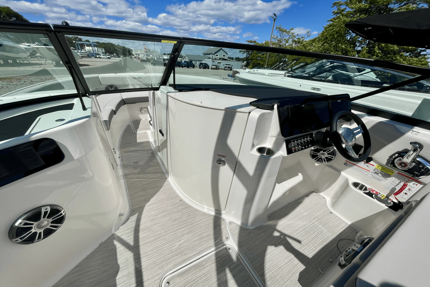 2026 Sea Ray SDX 250 Outboard Image Thumbnail #11
